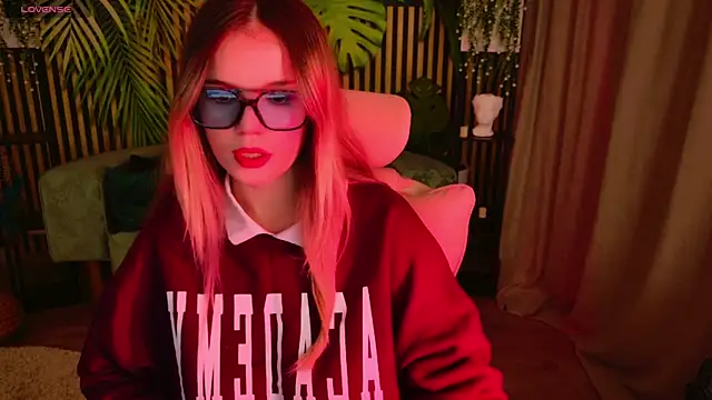 Snapshot of KellyHayden chatting on 12/01/25, 06:24 KellyHayden online show from 12/01/25, 06:24