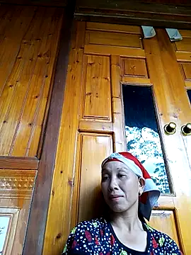 Snapshot of vtmbae chatting on 09/24/25, 03:32 vtmbae online show from 09/24/25, 03:32