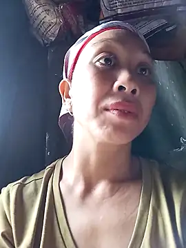 Snapshot of vtmbae chatting on 10/01/25, 01:55 vtmbae online show from 10/01/25, 01:55