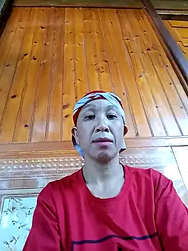 Snapshot of vtmbae chatting on 10/05/25, 12:53 vtmbae online show from 10/05/25, 12:53