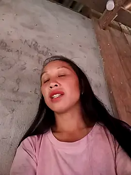 Snapshot of vtmbae chatting on 10/12/25, 10:03 vtmbae online show from 10/12/25, 10:03