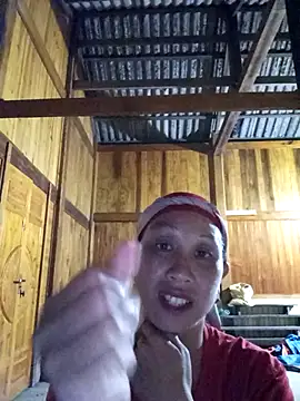 Snapshot of vtmbae chatting on 10/16/25, 01:23 vtmbae online show from 10/16/25, 01:23