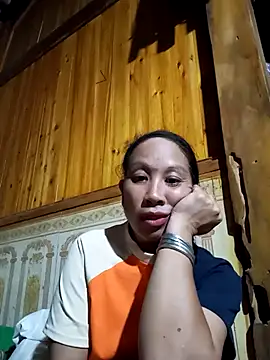 Snapshot of vtmbae chatting on 10/26/25, 01:06 vtmbae online show from 10/26/25, 01:06