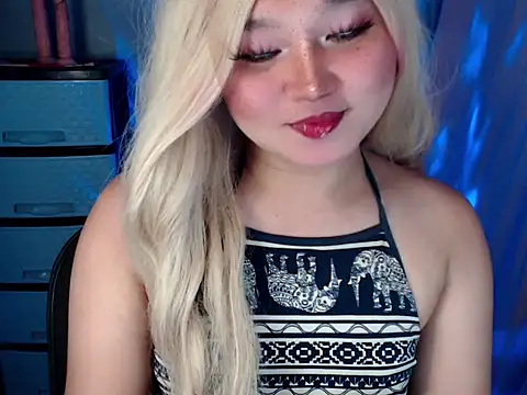 Eyes-on-me online show from 10/03/25, 05:32