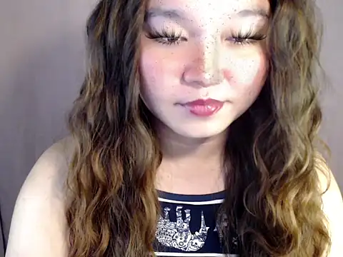 Snapshot of Eyes-on-me chatting on 11/05/25, 10:32 Eyes-on-me online show from 11/05/25, 10:32