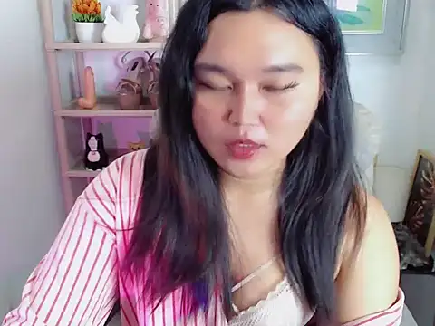 Snapshot of Eyes-on-me chatting on 06/11/26, 02:53 Eyes-on-me online show from 06/11/26, 02:53