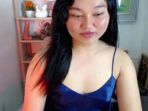 Snapshot of Eyes-on-me chatting on 06/15/26, 04:47 Eyes-on-me online show from 06/15/26, 04:47