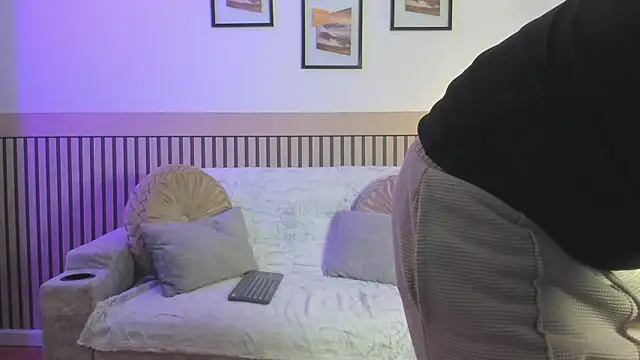 marcuswildx online show from 12/17/25, 08:37