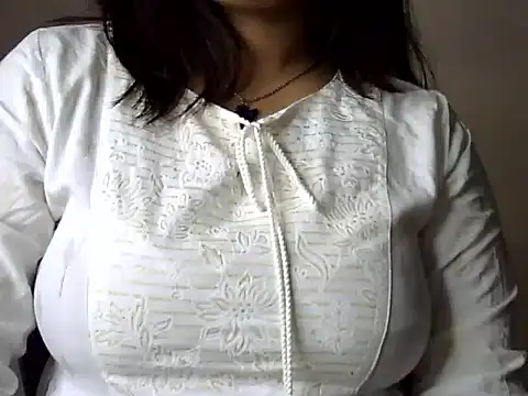 Snapshot of Aaliya02 chatting on 11/08/25, 02:06 Aaliya02 online show from 11/08/25, 02:06