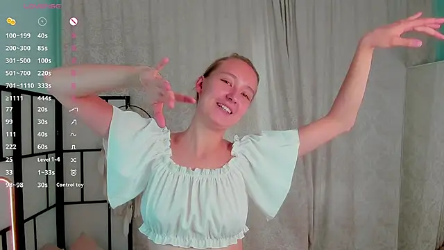 Snapshot of LasonyaTarbor chatting on 10/24/25, 08:44 LasonyaTarbor online show from 10/24/25, 08:44