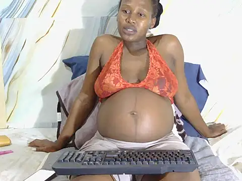 Snapshot of l4_love chatting on 10/10/25, 08:08 l4 love online show from 10/10/25, 08:08