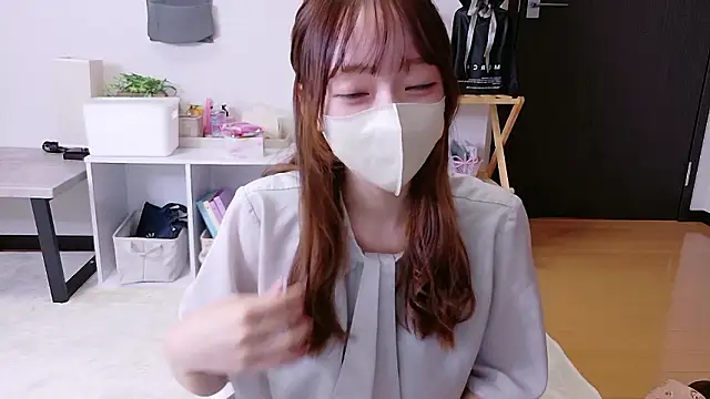 Snapshot of saku_sakura_ chatting on 10/13/25, 08:14 saku sakura  online show from 10/13/25, 08:14
