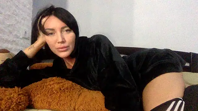 Veymoria online show from 11/18/25, 11:26