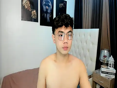 Snapshot of JuliuswildCock chatting on 10/14/25, 05:25 JuliuswildCock online show from 10/14/25, 05:25