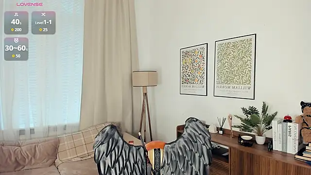 Snapshot of LaureMestler chatting on 11/11/25, 09:31 LaureMestler online show from 11/11/25, 09:31