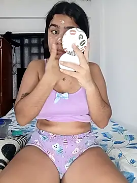 Snapshot of Sashalana chatting on 10/01/25, 12:44 Sashalana online show from 10/01/25, 12:44