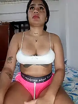 Snapshot of Sashalana chatting on 10/07/25, 12:24 Sashalana online show from 10/07/25, 12:24