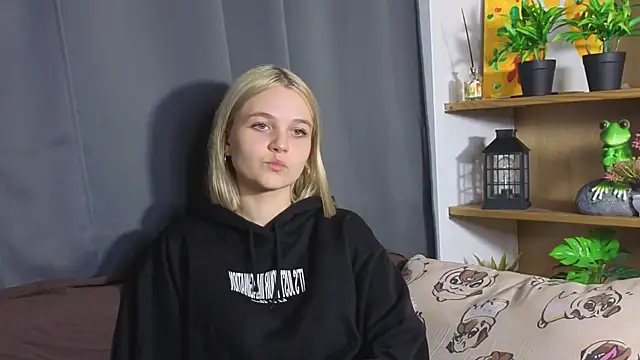 KelleDomin online show from 10/02/25, 06:48