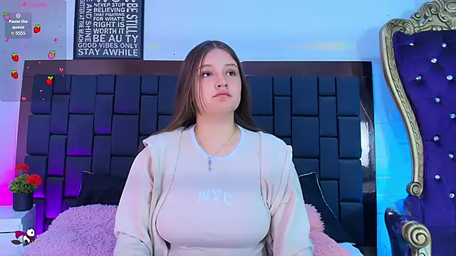 Krystal Heartss online show from 11/06/25, 05:14