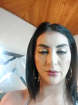 LlianneDiamond1 online show from 10/24/25, 12:41