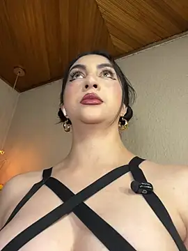 LlianneDiamond1 online show from 07/24/26, 02:48