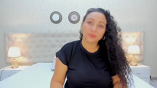 Snapshot of VaniaRose chatting on 10/12/25, 01:43 VaniaRose online show from 10/12/25, 01:43