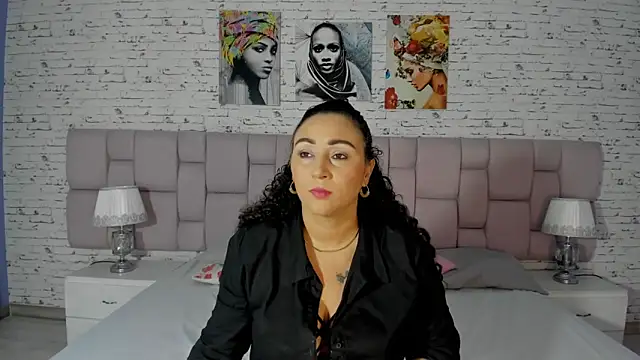 Snapshot of VaniaRose chatting on 10/23/25, 01:21 VaniaRose online show from 10/23/25, 01:21