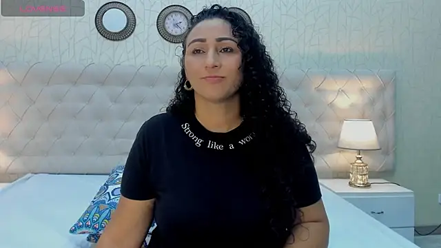 Snapshot of VaniaRose chatting on 10/29/25, 01:02 VaniaRose online show from 10/29/25, 01:02