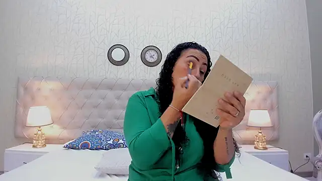 Snapshot of VaniaRose chatting on 11/05/25, 01:11 VaniaRose online show from 11/05/25, 01:11