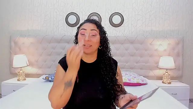 Snapshot of VaniaRose chatting on 11/08/25, 01:55 VaniaRose online show from 11/08/25, 01:55