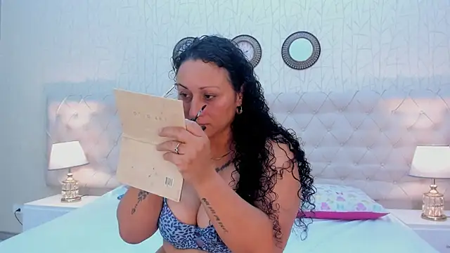 Snapshot of VaniaRose chatting on 11/11/25, 01:22 VaniaRose online show from 11/11/25, 01:22