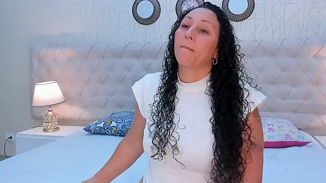 Snapshot of VaniaRose chatting on 11/22/25, 01:10 VaniaRose online show from 11/22/25, 01:10