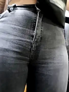 Mia-love-03 online show from 11/11/25, 11:27