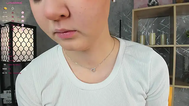 Snapshot of ElenoreReth chatting on 11/26/25, 03:07 ElenoreReth online show from 11/26/25, 03:07