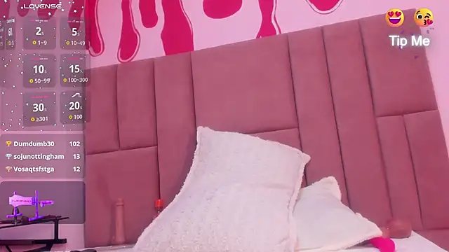 Snapshot of TaniaJhons chatting on 10/31/25, 01:39 TaniaJhons online show from 10/31/25, 01:39