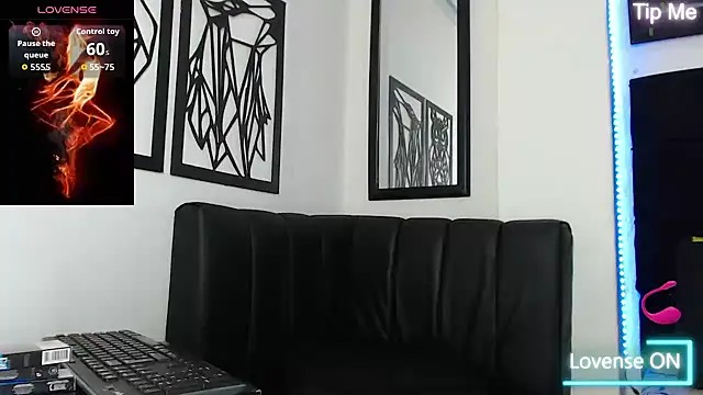Snapshot of Sophia_hott01 chatting on 04/08/26, 12:05 Sophia hott01 online show from 04/08/26, 12:05