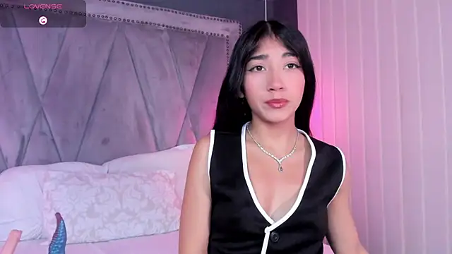 Snapshot of Mariana_Kalo chatting on 11/16/25, 11:27 Mariana Kalo online show from 11/16/25, 11:27