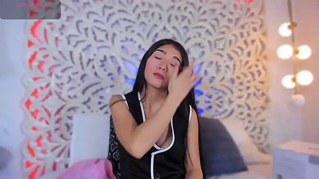 Snapshot of Mariana_Kalo chatting on 11/28/25, 05:04 Mariana Kalo online show from 11/28/25, 05:04