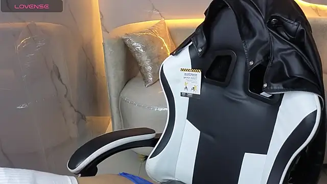 Snapshot of Skyler_Gracee_Tx chatting on 10/14/25, 01:01 Skyler Gracee Tx online show from 10/14/25, 01:01