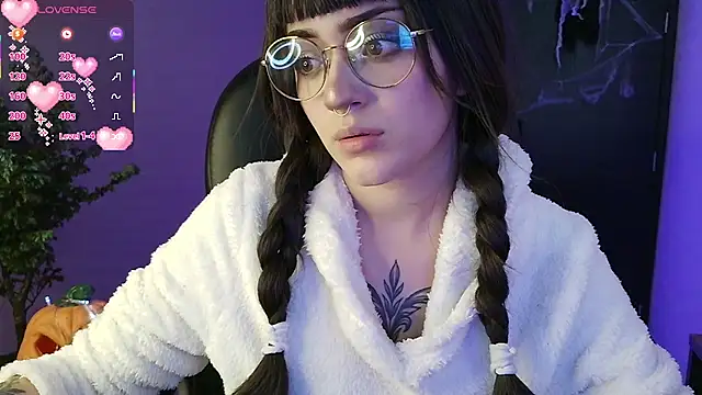 Snapshot of LesRose chatting on 10/01/25, 06:25 LesRose online show from 10/01/25, 06:25