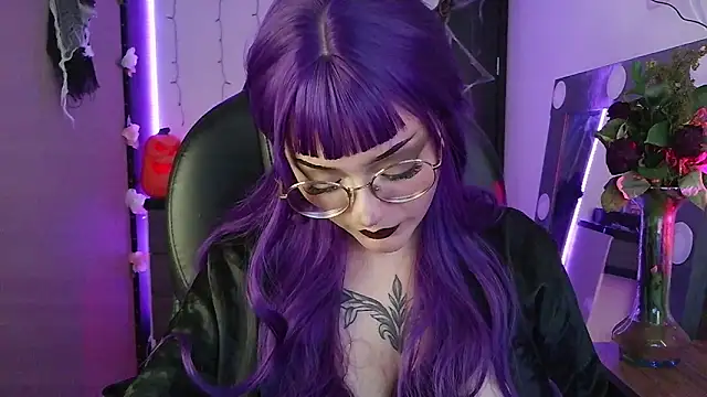 Snapshot of LesRose chatting on 10/22/25, 04:40 LesRose online show from 10/22/25, 04:40