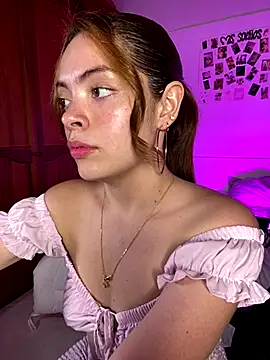 Snapshot of Bleer_Rousse chatting on 10/30/25, 05:35 Bleer Rousse online show from 10/30/25, 05:35