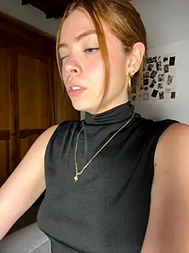 Snapshot of Bleer_Rousse chatting on 11/07/25, 09:59 Bleer Rousse online show from 11/07/25, 09:59