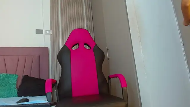 Snapshot of meli_peach1 chatting on 10/21/25, 07:25 meli peach1 online show from 10/21/25, 07:25