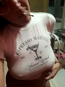 Snapshot of LatinaBeach chatting on 10/04/25, 08:40 LatinaBeach online show from 10/04/25, 08:40