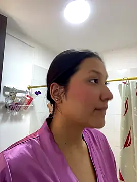 Snapshot of IsabellaJoness_ chatting on 10/21/25, 12:06 IsabellaJoness  online show from 10/21/25, 12:06