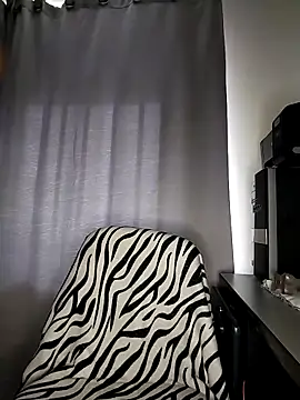 Mia-Reyes online show from 10/24/25, 01:18