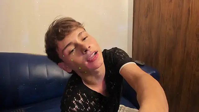 hot sweetboy  online show from 09/23/25, 08:12