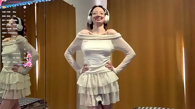 KrystinFunches online show from 10/04/25, 08:34