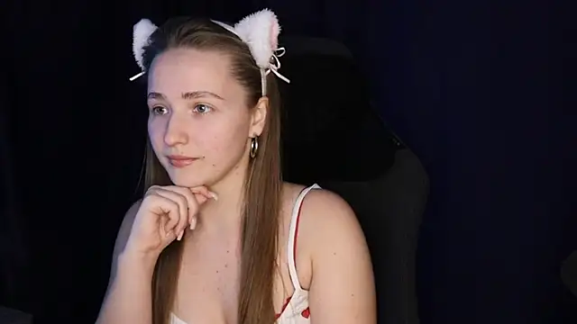 Snapshot of Keily8 chatting on 10/22/25, 07:57 Keily8 online show from 10/22/25, 07:57